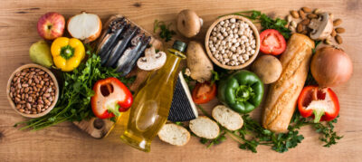 the mediterranean diet image of foods that make up the Mediterranean diet